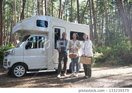 在山梨縣和八岳縣的露營地享受戶外時光。 133239379