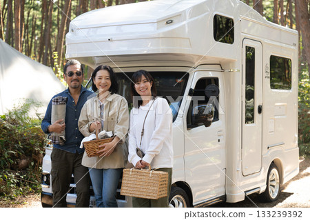 在山梨縣和八岳縣的露營地享受戶外時光。 133239392