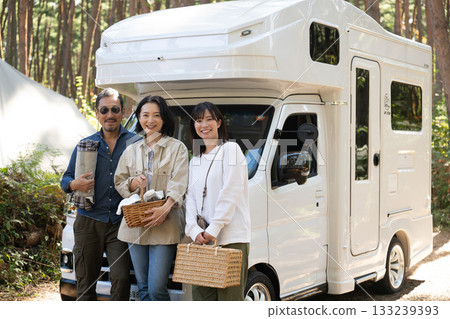 在山梨縣和八岳縣的露營地享受戶外時光。 133239393