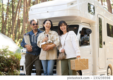 在山梨縣和八岳縣的露營地享受戶外時光。 133239398