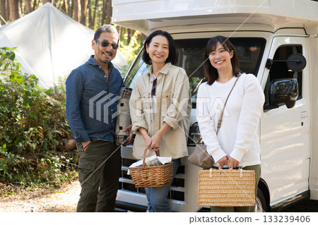 在山梨縣和八岳縣的露營地享受戶外時光。 133239406