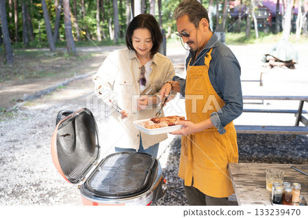 一家人在山梨縣八岳享受露營時光 133239470