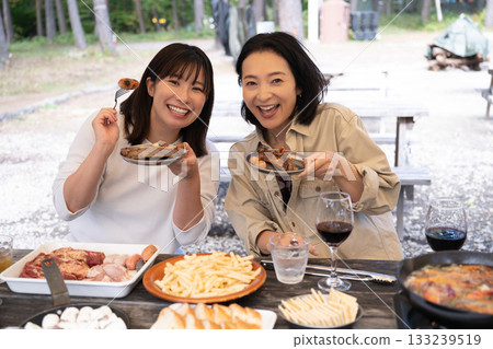 Family enjoying camping in Yatsugatake, Yamanashi 133239519
