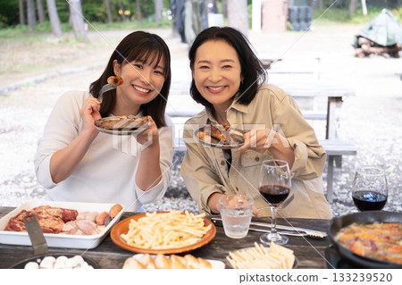 一家人在山梨縣八岳享受露營時光 133239520