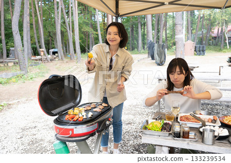 一家人在山梨縣八岳享受露營時光 133239534