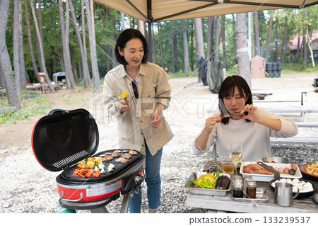 一家人在山梨縣八岳享受露營時光 133239537