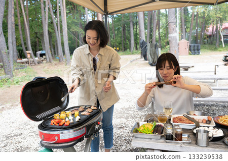 一家人在山梨縣八岳享受露營時光 133239538