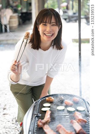 一家人在山梨縣八岳享受露營時光 一家人在山梨縣八岳享受露營時光 133239553