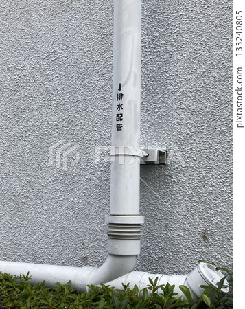 Drainage pipes installed on the exterior wall 133240805