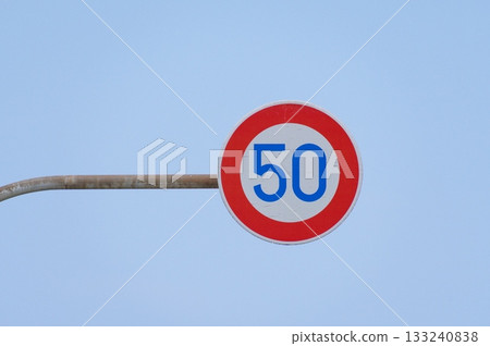 Road sign top speed 133240838