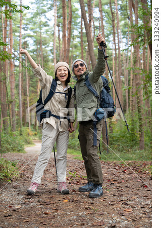 一對情侶在山梨縣八岳徒步旅行 133240994