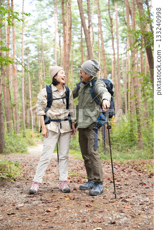 A couple hiking in Yatsugatake, Yamanashi 133240998