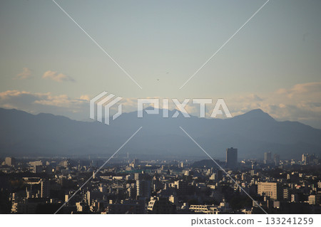 View of the western mountain range and the cityscape below from a high-rise in Shinjuku 133241259