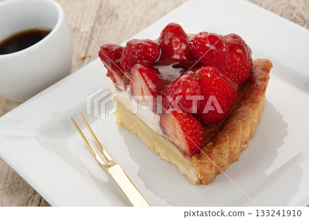 Strawberry tart 133241910