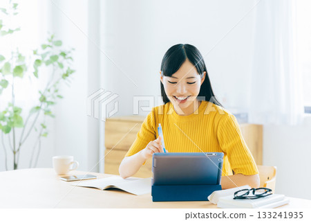 College students studying online in the living room 133241935