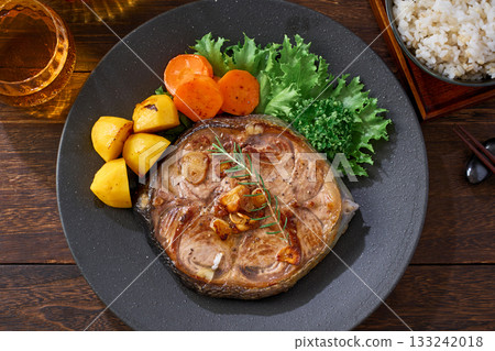 Garlic sauteed tuna tail steak Garlic sauteed tuna tail steak 133242018