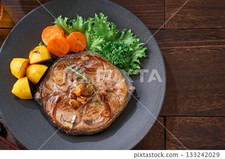 蒜蓉炒鮪魚尾排 133242029