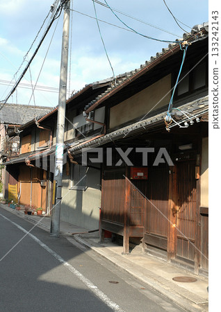 Old Japanese houses / A street at dusk in a town lined with old Japanese houses Old Japanese houses / A street at dusk in a town lined with old Japanese houses 133242143