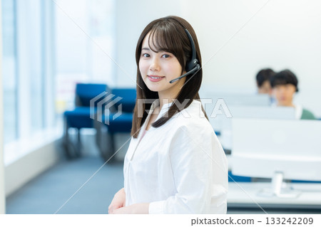 A young woman of an operator who talks on income A young woman of an operator who talks on income 133242209