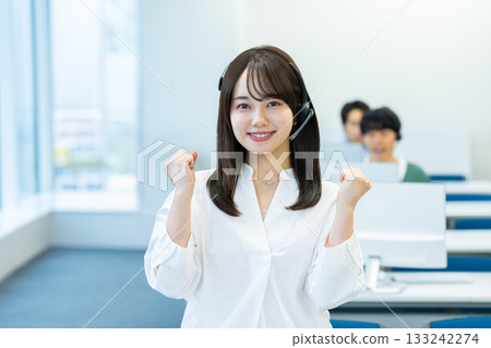 A young woman of an operator who talks on income 133242274