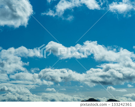 十一月藍天白雲 133242361