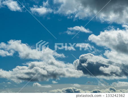 十一月藍天白雲 133242362