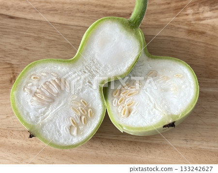 葫蘆縱向切成兩半後的橫切面 133242627