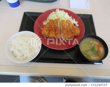 豬排連鎖餐廳Katsuya的人氣豬排套餐 133244537