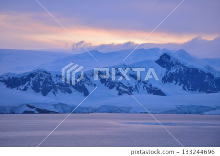 The ultimate hidden gem: Antarctica at dawn The ultimate hidden gem: Antarctica at dawn 133244696