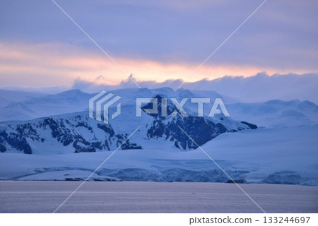 絕佳的隱藏瑰寶：南極的黎明 133244697