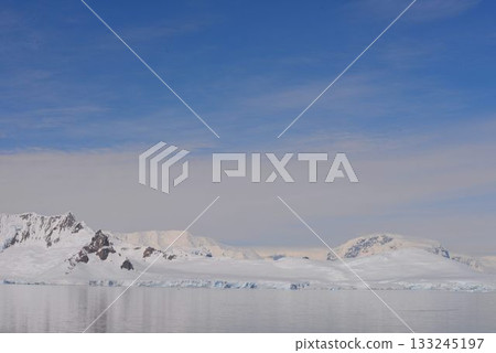 The ultimate hidden place: Antarctica in summer The ultimate hidden place: Antarctica in summer 133245197