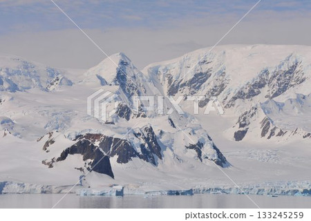 The ultimate hidden place: Antarctica in summer The ultimate hidden place: Antarctica in summer 133245259