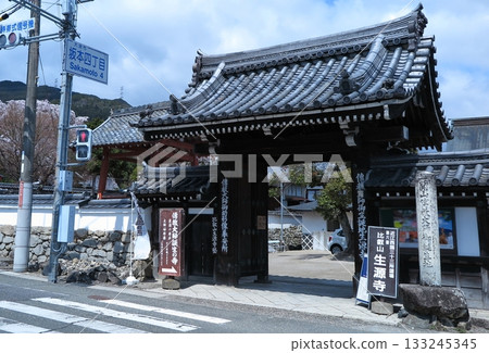Sakamoto in Otsu City, Shiga Prefecture, where the old townscape remains: Shogenji Temple, where the well where the monk Saicho was bathed at birth remains Sakamoto in Otsu City, Shiga Prefecture, where the old townscape remains: Shogenji Temple, where the well where the monk Saicho was bathed at birth remains 133245345