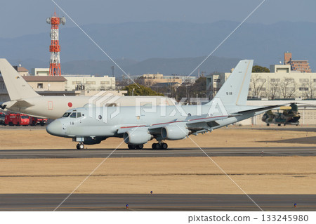 日本海上自衛隊P-1反潛巡邏機著陸 133245980