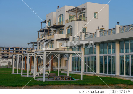 Charming seaside resort offers tranquility and stunning architecture at dawn 133247959