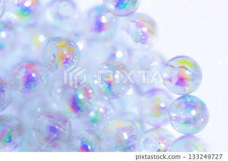 玻璃球和閃亮的背景材料 玻璃球和閃亮的背景材料 133249727
