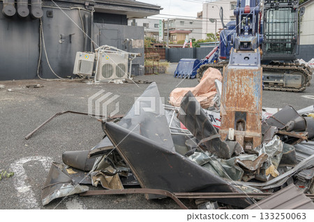[Store demolition and heavy machinery] 133250063
