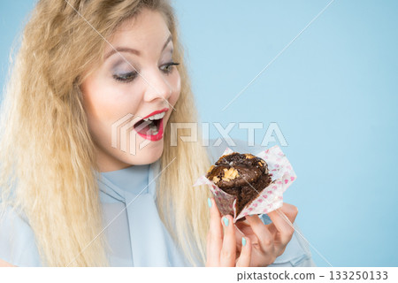 Attractive woman holds cake in hand 133250133