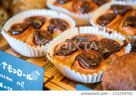 日本沿海的麵條店內提供各種時尚新鮮烘焙的產品。 133250782