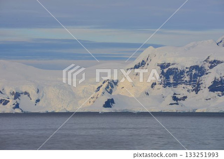 The ultimate hidden place: Antarctica in summer 133251993