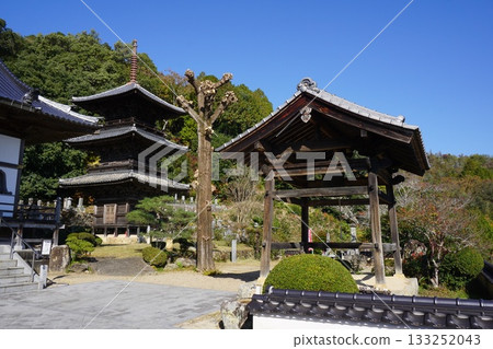 Jojuji Temple, a Nichiren sect temple in Kita-ku, Okayama City, Okayama Prefecture: Three-story pagoda and bell tower 133252043