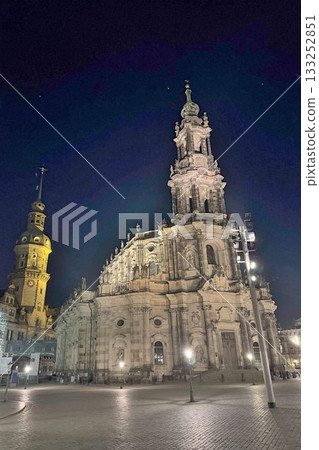 Pearl of the Elbe River: Night view of Dresden Old Town, Germany 133252851