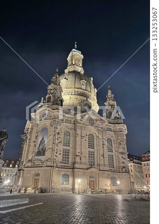 Pearl of the Elbe River: Night view of Dresden Old Town, Germany 133253067