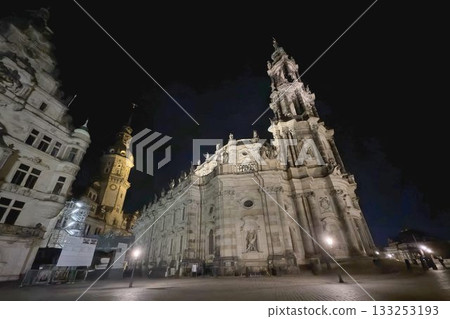 Pearl of the Elbe River: Night view of Dresden Old Town, Germany 133253193