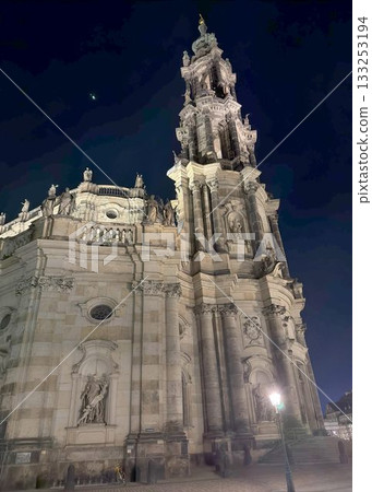 Pearl of the Elbe River: Night view of Dresden Old Town, Germany 133253194