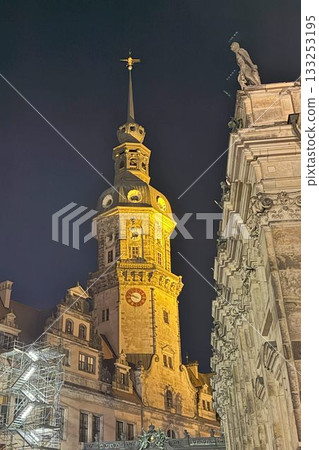 Pearl of the Elbe River: Night view of Dresden Old Town, Germany 133253195