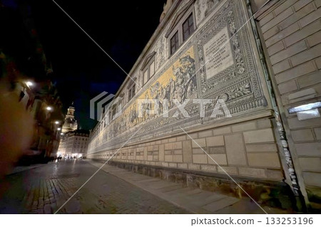Pearl of the Elbe River: Germany "Night view of Dresden Old Town" - Procession of Monarchs 133253196