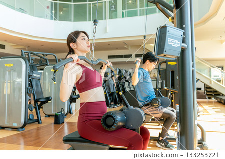 下拉訓練器 133253721