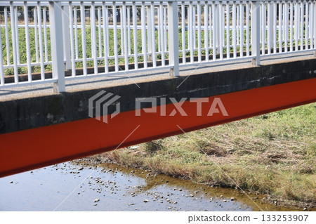 Red iron bridge 133253907