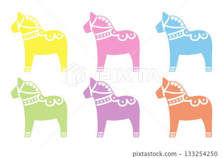 色彩繽紛的粉紅彩色達拉納馬套裝 色彩繽紛的粉紅彩色達拉納馬套裝 133254250